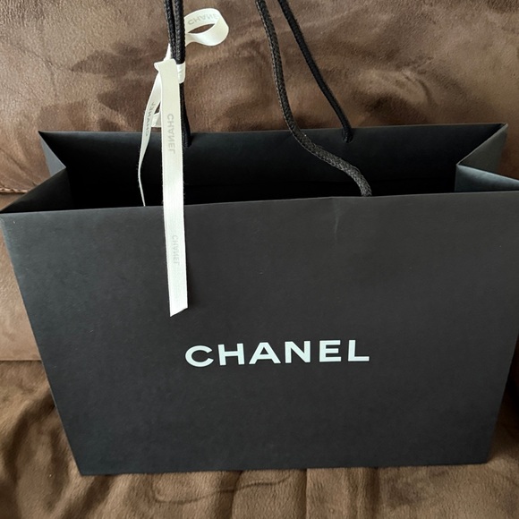 Large CHANEL Black Shopping bag with White Ribbon 17x13x7 inches - Picture 4 of 5